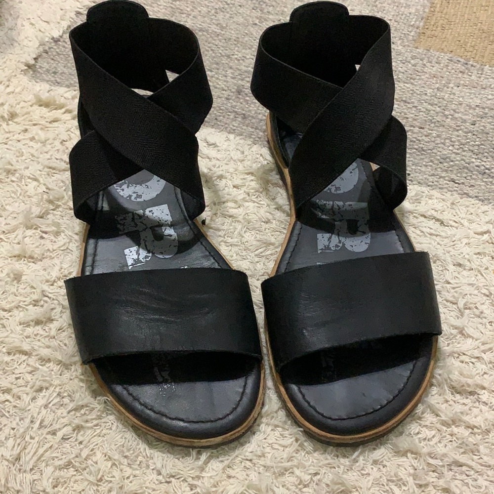 Sorel size 9 flat ankle strap sandals